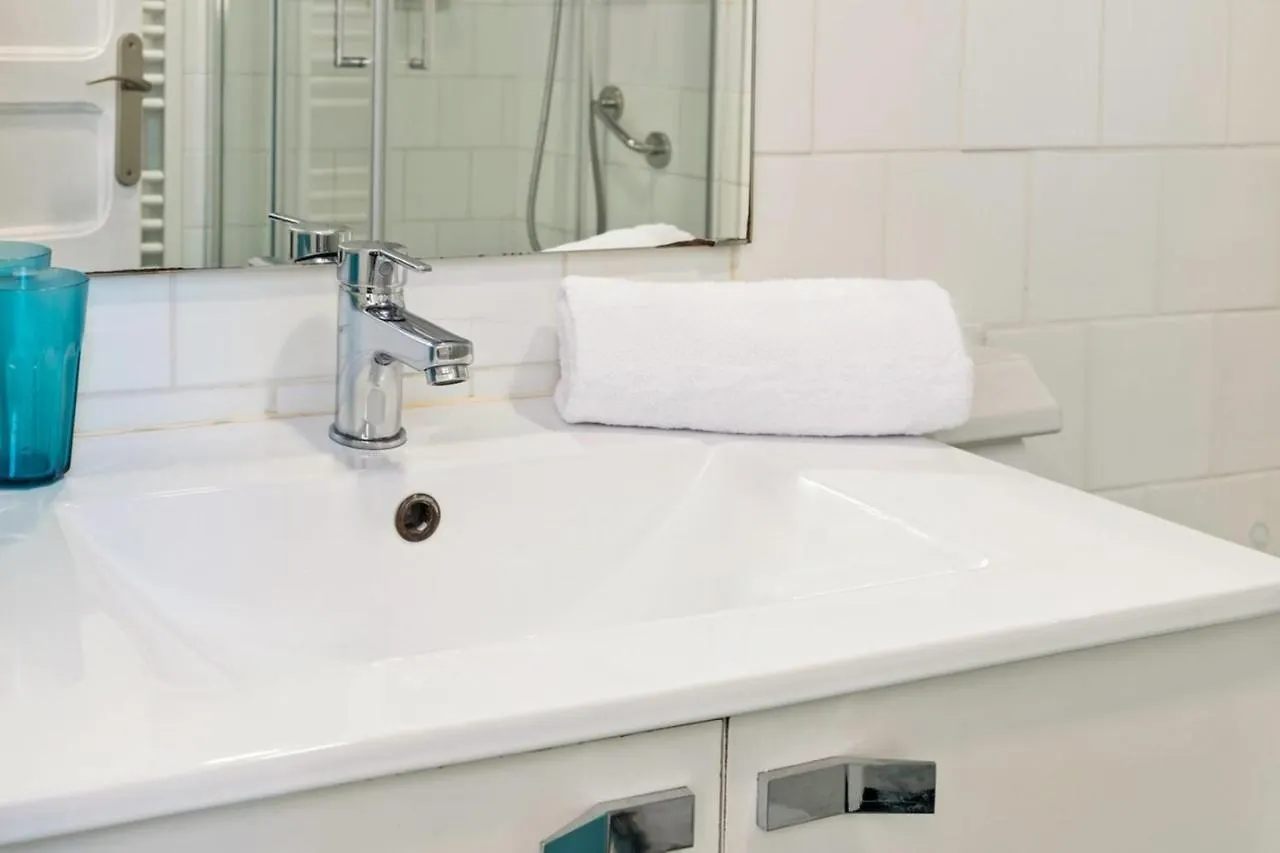Vintage Blue House With Balcony Apartment L'Hospitalet de Llobregat